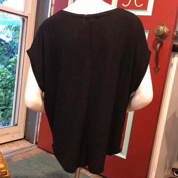 Simple Black Tunic Size Large - Picture 5 of 6